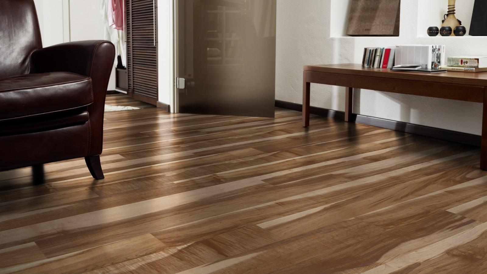 laminat_Kaindl_Creative_Glossy_oreh_satin_P80110_HG,_32_klass,_tolshina_8mm_int